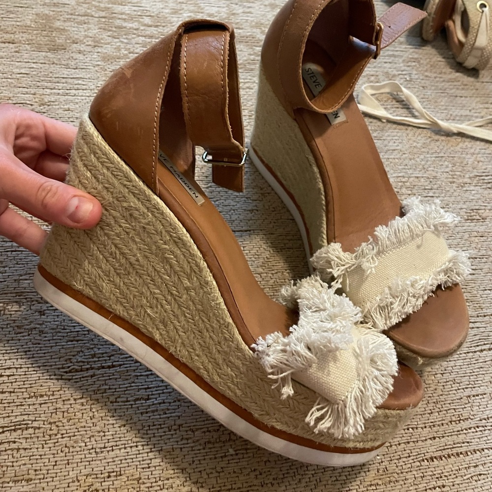 Steve Madden ruffle wedge